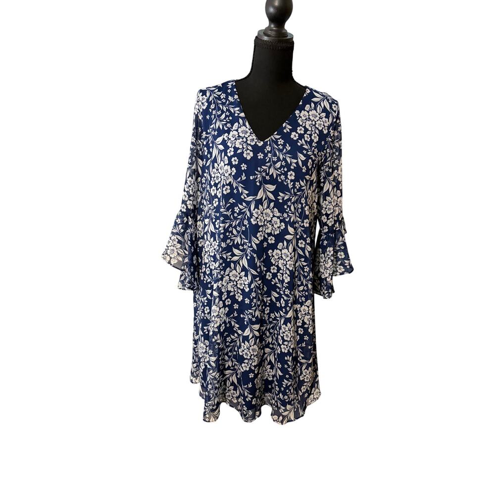Calvin Klein blue‎ floral dress size 10. Bell sleeve, v -neck, flowy, boho chic.